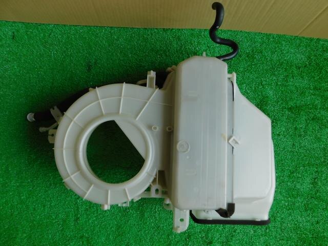 Air Conditioner Assembly TOYOTA Ipsum 2003 UA-ACM21 — photo 2