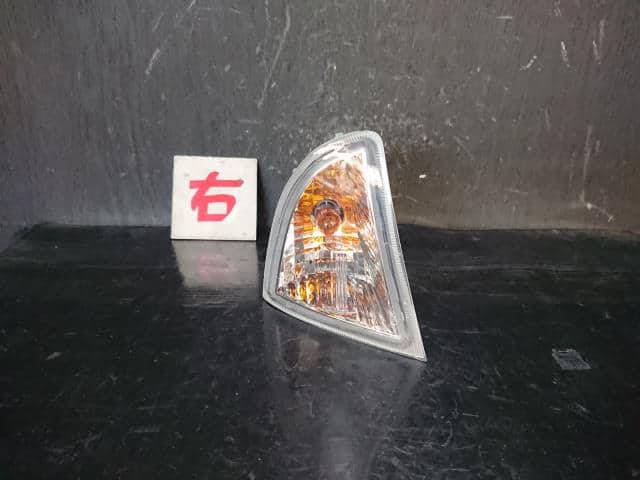 Turn Signal Light TOYOTA Aqua 2014 DAA-NHP10 — photo 1