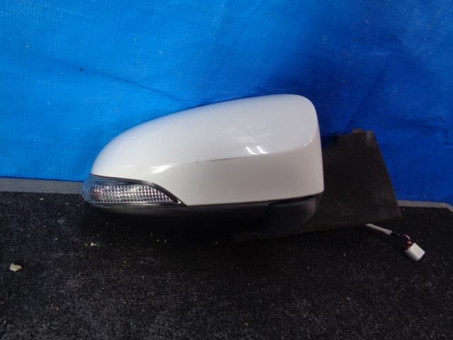 Right Side Mirror TOYOTA Vitz 2010 DBA-NSP130 — photo 1