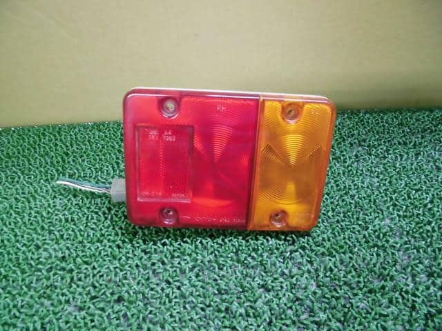 Right Tail Light DAIHATSU Hijet 2000 GD-S200P — photo 1