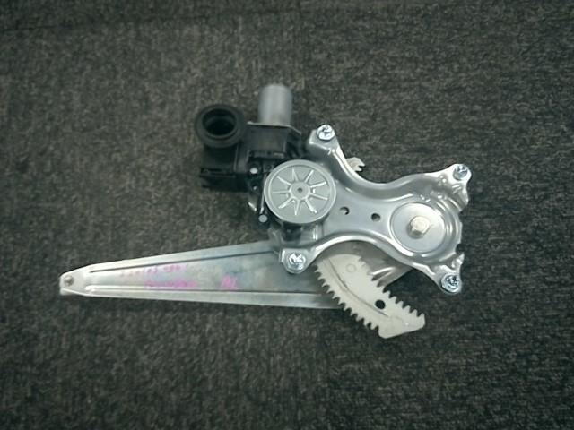 Rear Left Door Regulator TOYOTA Harrier 2014 DAA-AVU65 — photo 1
