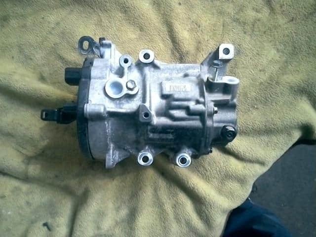 A/C Compressor TOYOTA Crown 2018 6AA-AZSH21 8837030080 — photo 1
