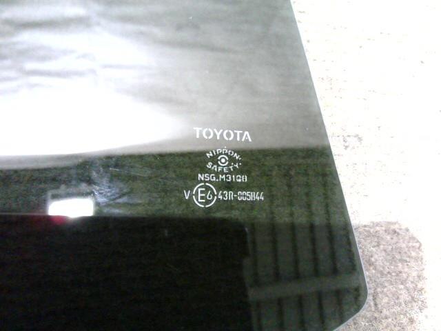 Right Side Windshield TOYOTA Prius 2017 DAA-ZVW50 — photo 2