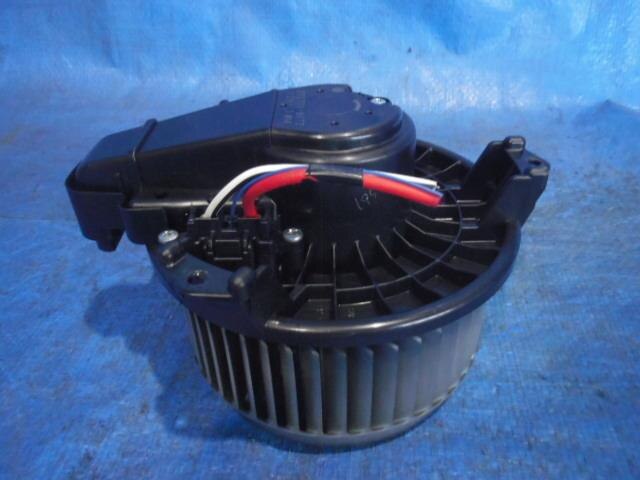 Blower Motor TOYOTA Prius 2010 DAA-ZVW30 — photo 1