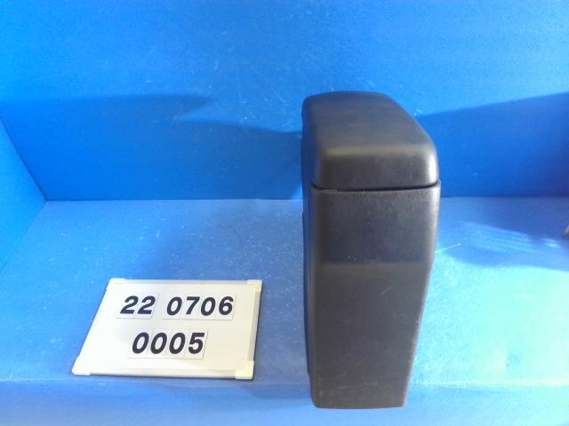 Console Box TOYOTA Prius 2012 DAA-ZVW30 — photo 2