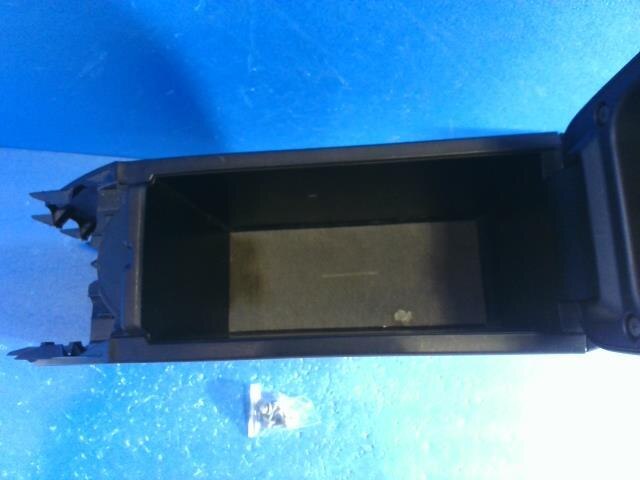 Console Box TOYOTA Prius 2012 DAA-ZVW30 — photo 3