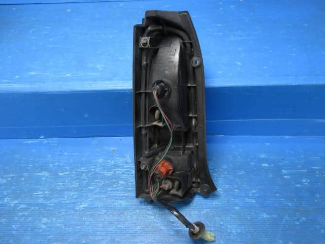 Right Tail Light SUZUKI Wagon R 2000 GF-MC21S — photo 4