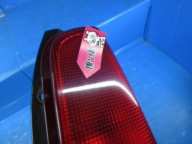 Right Tail Light SUZUKI Wagon R 2000 GF-MC21S — photo 2
