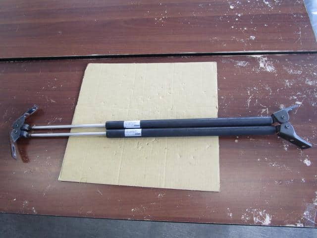 Tail Gate Damper SUZUKI Every 2003 GH-DA62W — photo 1
