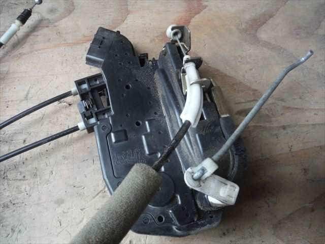 Door Lock Solenoid NISSAN Note 2005 DBA-NE11 — photo 5