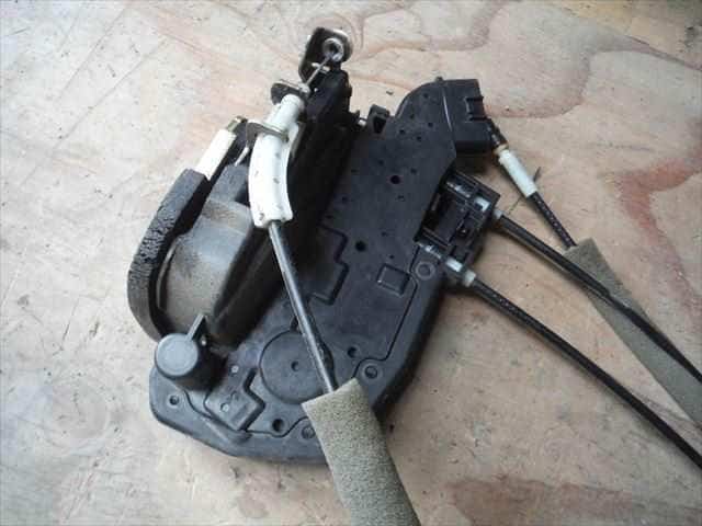 Door Lock Solenoid NISSAN Note 2005 DBA-NE11 — photo 10