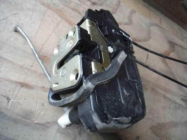 Door Lock Solenoid NISSAN Note 2005 DBA-NE11 — photo 3