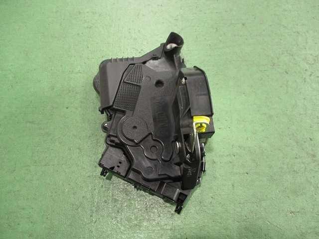 Door Lock Solenoid TOYOTA Ractis 2005 DBA-SCP100 — photo 2