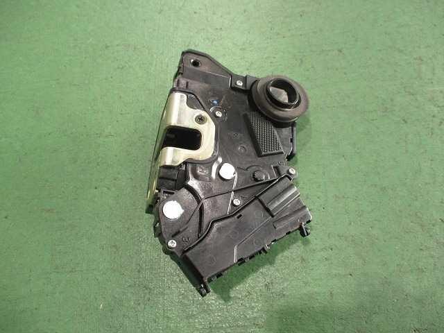 Door Lock Solenoid TOYOTA Ractis 2005 DBA-SCP100 — photo 1