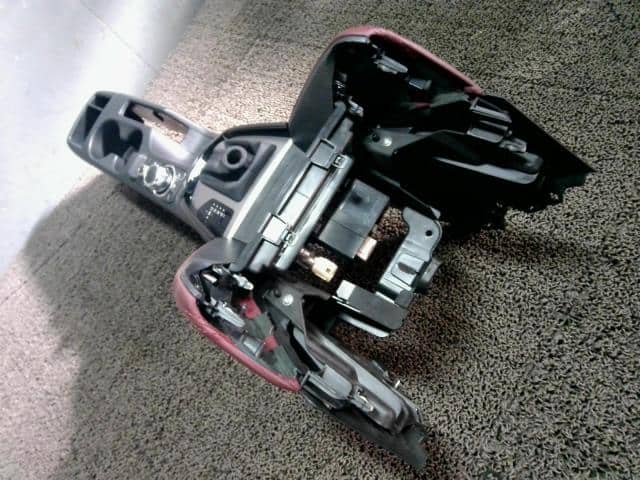 Console Box MAZDA 2015 LDA-DK5FW D10V64420D02 — photo 2
