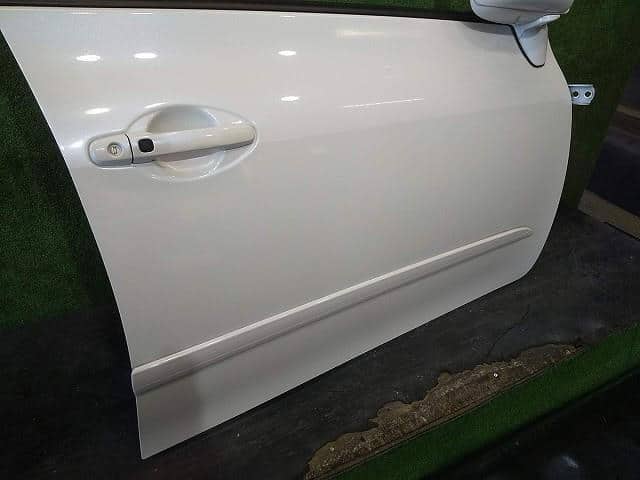 Front Right Door Assembly TOYOTA Blade 2007 DBA-AZE15 — photo 3