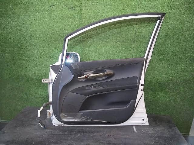 Front Right Door Assembly TOYOTA Blade 2007 DBA-AZE15 — photo 2