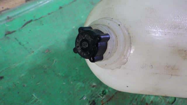 Windshield Washer Tank VOLKSWAGEN Beetle 1975 15ADK — photo 4