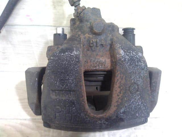 Front Right Caliper MAZDA Axela 2006 CBA-BKEP BPYK3361XB — photo 1