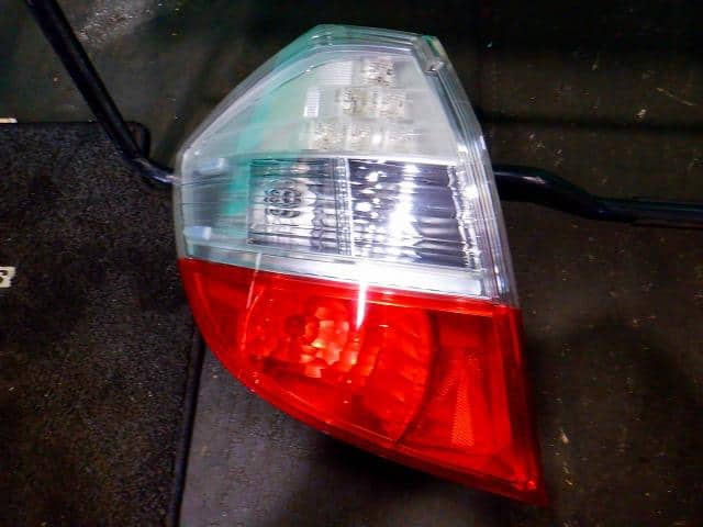 Left Tail Light HONDA Fit 2008 DBA-GE8 — photo 1