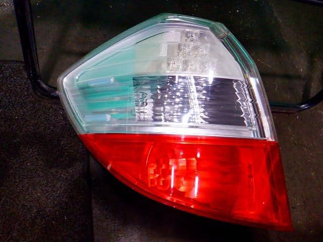 Left Tail Light HONDA Fit 2008 DBA-GE8 — photo 2