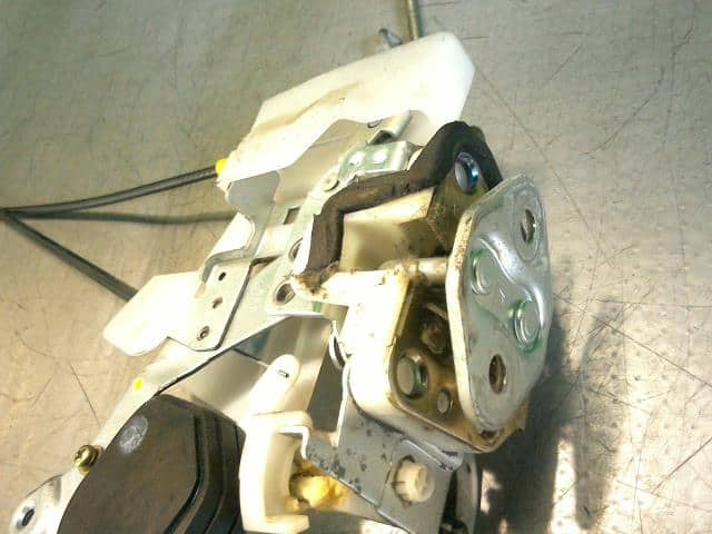 Door Lock Solenoid DAIHATSU Move 2004 UA-L150S — photo 5