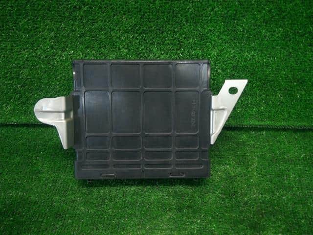 Engine Control Unit MITSUBISHI Toppo Bj 2000 GF-H41A — photo 2