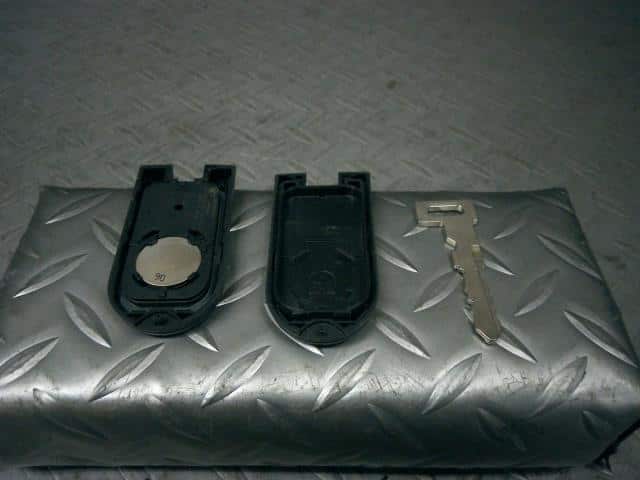 Keyless Entry Remote Control Key DAIHATSU Move 2015 DBA-LA150S — photo 3