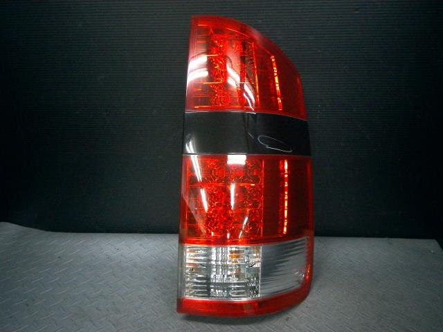 Right Tail Light TOYOTA Noah 2005 CBA-AZR60 — photo 1