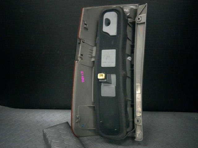 Right Tail Light TOYOTA Noah 2005 CBA-AZR60 — photo 2