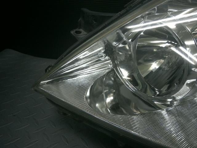 Left Headlight TOYOTA Wish 2003 UA-ZNE10 — photo 3
