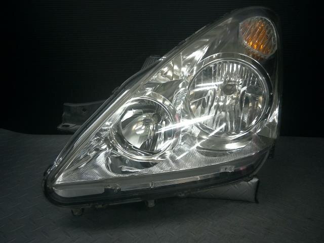 Left Headlight TOYOTA Wish 2003 UA-ZNE10 — photo 1