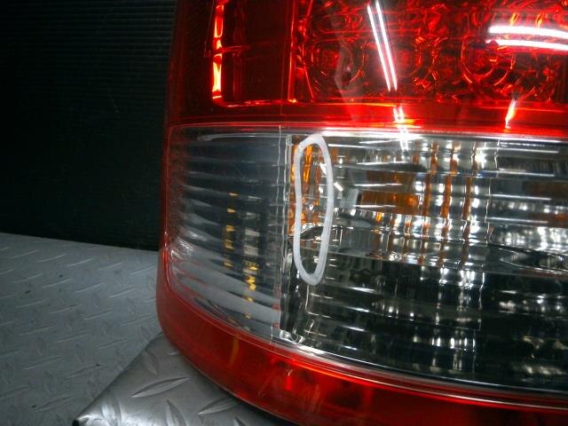 Left Tail Light TOYOTA Noah 2005 CBA-AZR60 — photo 3