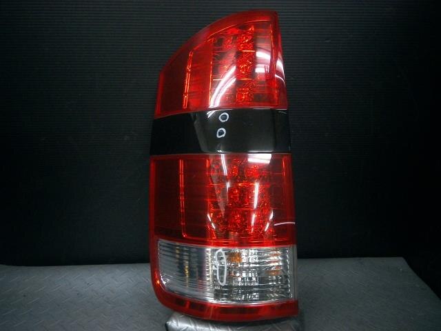 Left Tail Light TOYOTA Noah 2005 CBA-AZR60 — photo 1