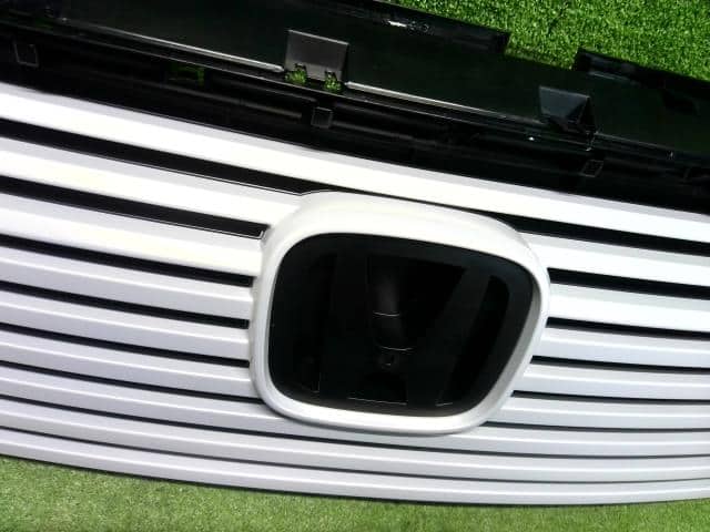 Radiator Grille HONDA Vezel 2020 6BA-RU1 — photo 2