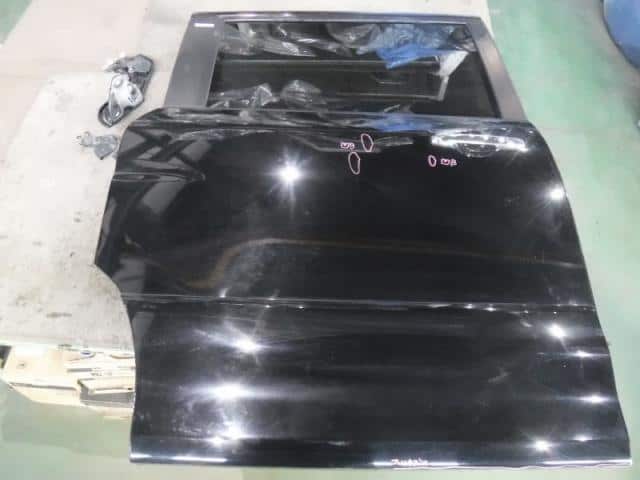 Rear Right Door Assembly NISSAN Serena 2011 DBA-FC26 — photo 1