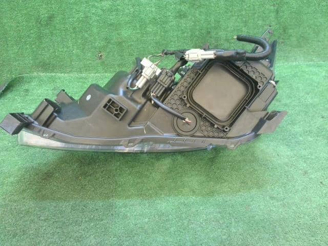 Right Headlight NISSAN Serena 2019 DAA-GFC27 — photo 7