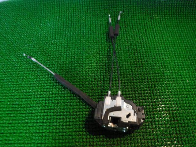 Door Lock Solenoid NISSAN Cube 2002 UA-BZ11 — photo 1