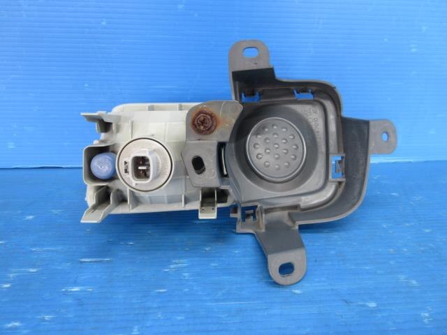 Left Side Marker Light TOYOTA Prius 2011 DAA-ZVW30 — photo 6