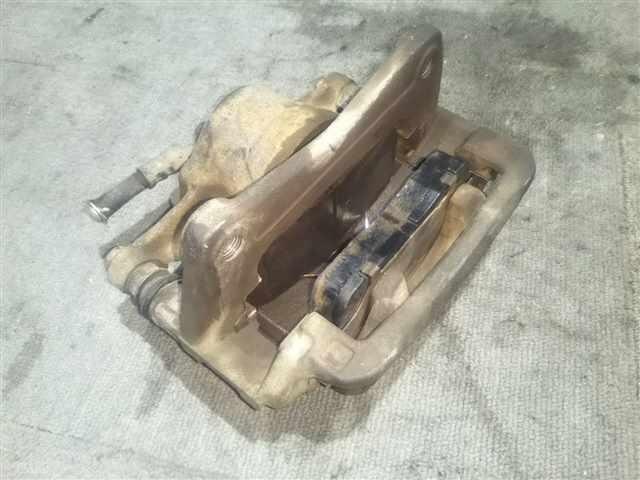 Front Left Caliper TOYOTA Prius 1998 HK-NHW10 — photo 5