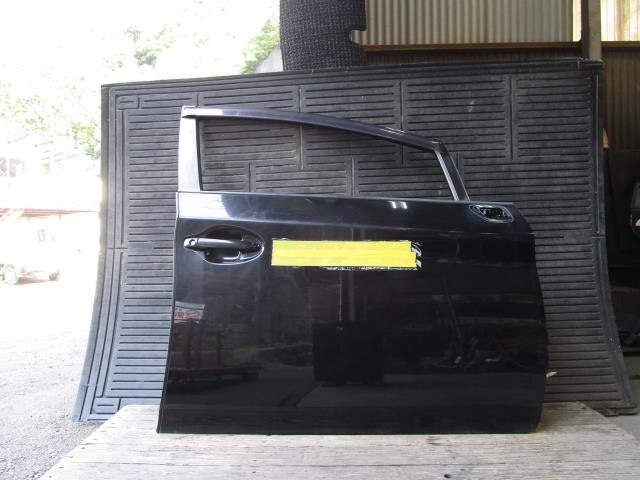Front Right Door Assembly TOYOTA Prius 2010 DAA-ZVW30 — photo 1
