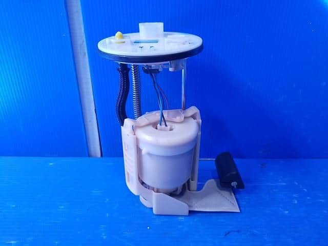 Fuel Pump TOYOTA Camry 2011 DAA-AVV50 — photo 1