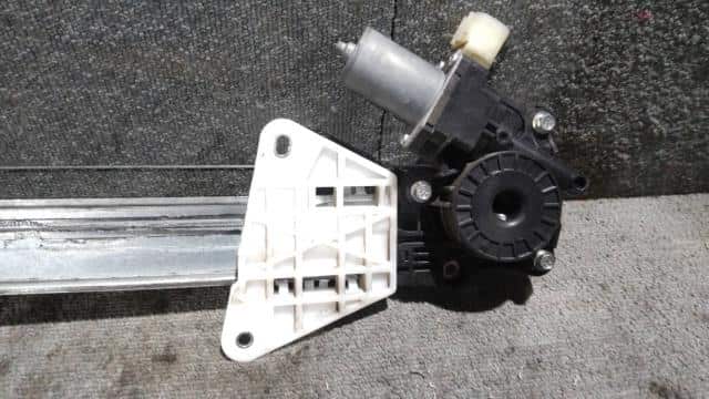Front Right Door Regulator SUZUKI Hustler 2015 DBA-MR31S 8343065P10 — photo 2