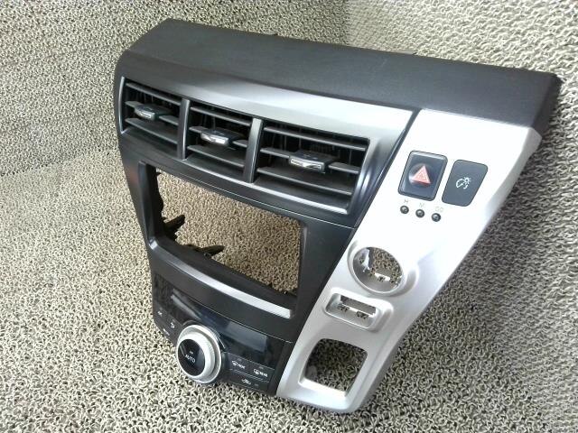 Interior Parts TOYOTA Prius Alpha 2012 DAA-ZVW41 — photo 3