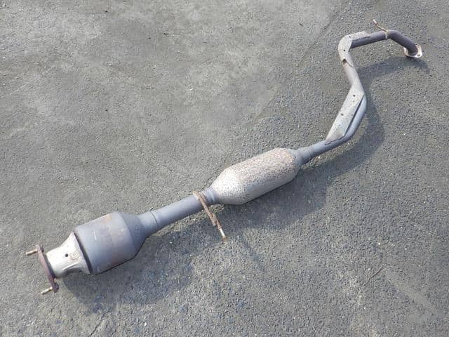 Exhaust Center Muffler MAZDA Premacy 2007 DBA-CREW LFYF2055XA — photo 1