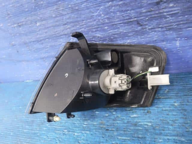 Right Side Marker Light MAZDA Familia 2005 CBE-BVFY11 — photo 4