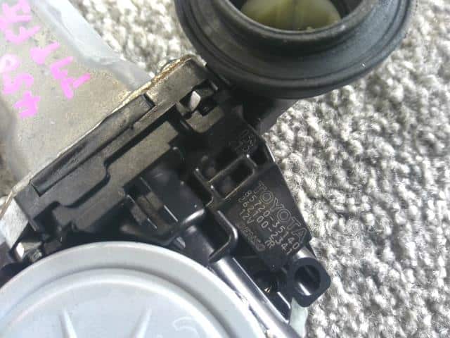 Front Left Door Regulator TOYOTA Aqua 2014 DAA-NHP10 — photo 2