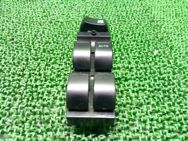 Power Window Switch NISSAN Moco 2009 DBA-MG22 — photo 1