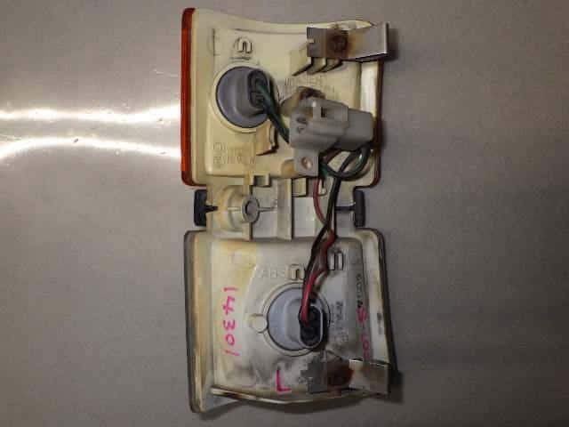 Left Side Marker Light MITSUBISHI Delica 1989 S-L039P MB527301 — photo 5