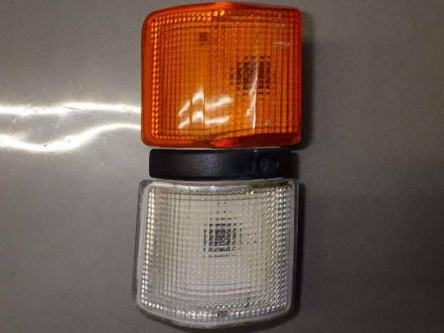Left Side Marker Light MITSUBISHI Delica 1989 S-L039P MB527301 — photo 1